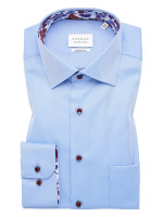 Camisa Eterna COMFORT FIT TWILL azul claro con cuello Kent de corte clásico