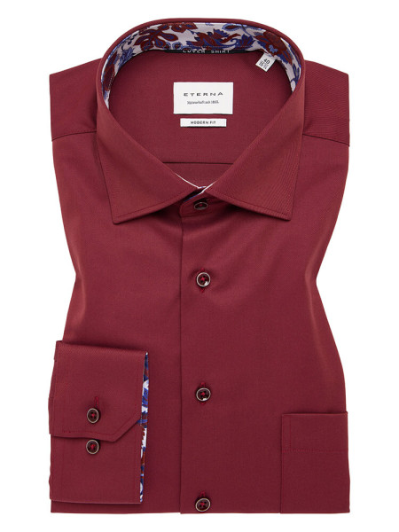 Camisa Eterna MODERN FIT TWILL rojo oscuro con cuello Kent de corte moderno